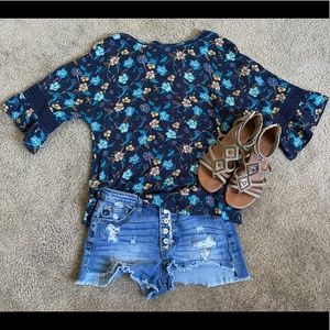 DR2 Tie Back Flutter Sleeve